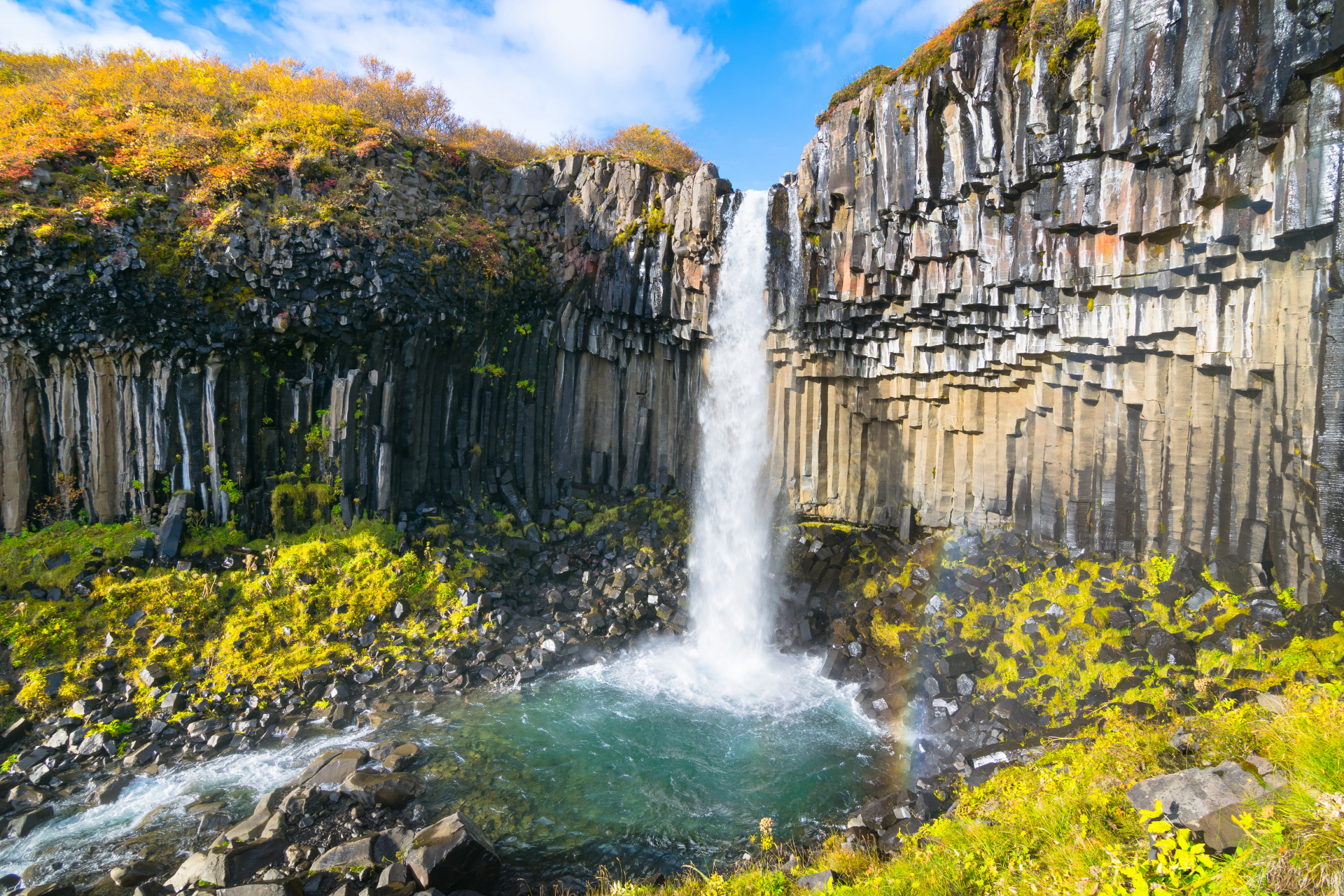 svartifoss-cascade-islande