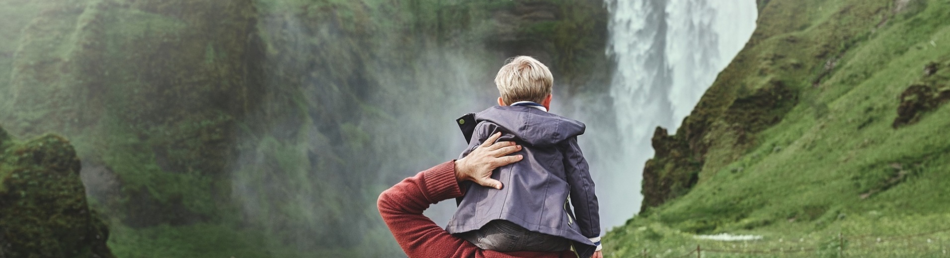 père avec enfants Islande